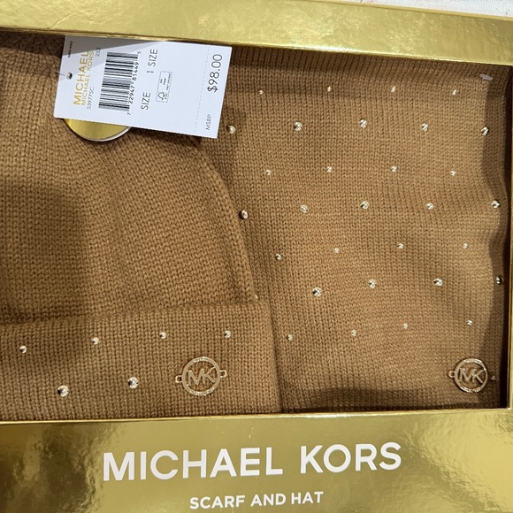 New ✨ Michael Kors Scarf & Hat Gift Set – Camel / Gold-Tone Accents ✨ - Picture 5 of 6